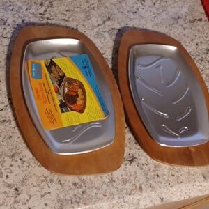Nordic Sizzling Platers 2 platters with wooden holders